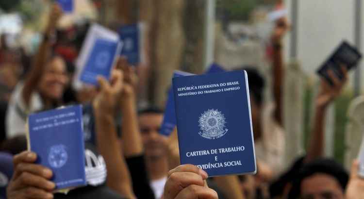Desemprego fica em 5,3% no trimestre até agosto, atingindo 5,8 milhões de pessoas