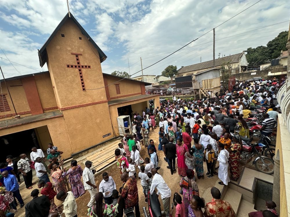 Novo surto de ebola e violência armada sobrecarregam igrejas