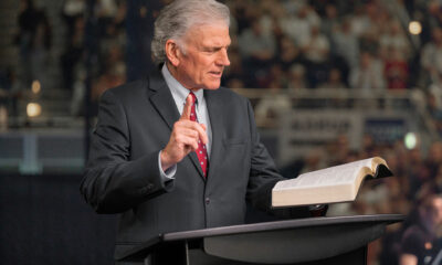 "Arrepender significa mudar", diz Franklin Graham para multidão ao falar de aborto