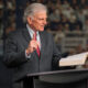 "Arrepender significa mudar", diz Franklin Graham para multidão ao falar de aborto