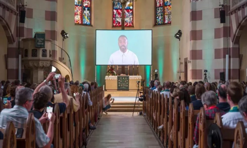Jovens cristãos estão recorrendo à IA para questões espirituais, alertam pastores