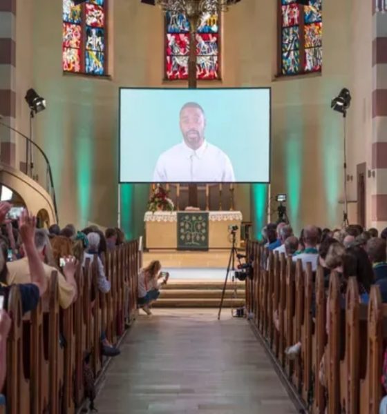 Jovens cristãos estão recorrendo à IA para questões espirituais, alertam pastores