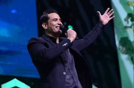 Pastor colombiano viraliza ao 'profetizar' que Flávio Bolsonaro será presidente