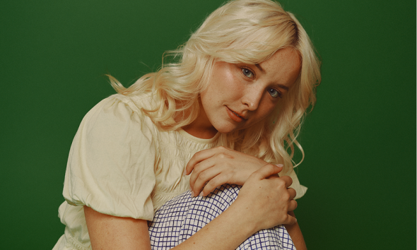 Cantora faz da ansiedade e dúvidas sua inspiração para músicas cristãs