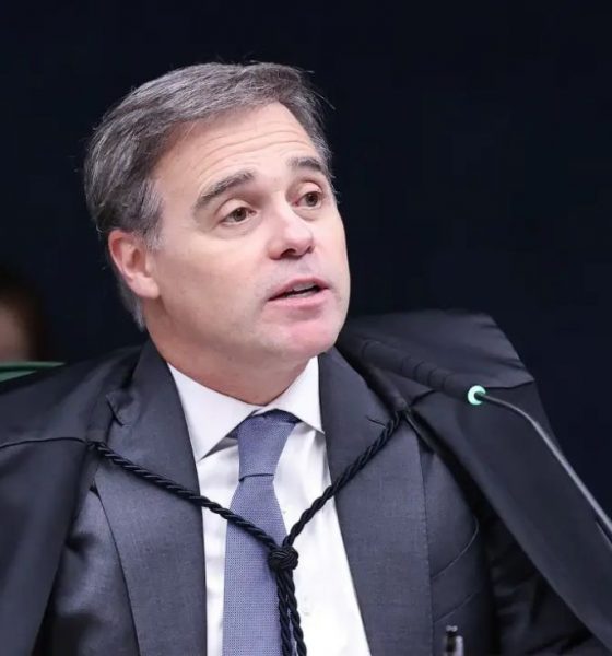 André Mendonça elogiado por postura no caso Master