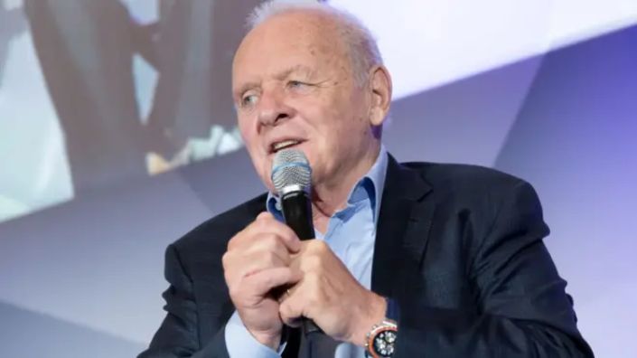 Anthony Hopkins narra libertação do álcool em reencontro com Deus