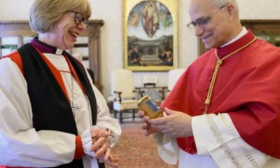 Papa recebe primeira arcebispa da Igreja Anglicana no Vaticano