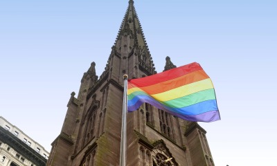 Bandeira LGBT na Igreja