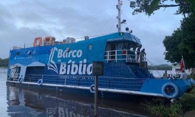 Barco da Bíblia marca início da viagem pela Amazônia