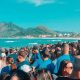 Mais de 1.200 pessoas são batizadas na Praia do Recreio