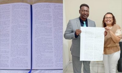 Igreja se junta e produz Bíblia gigante de 19 kg