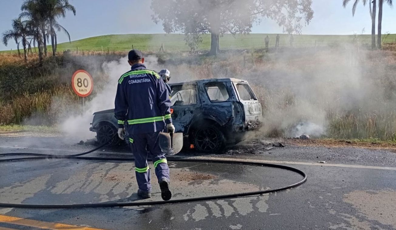 Bíblia intacta em carro incendiado em rodovia vira testemunho de fé