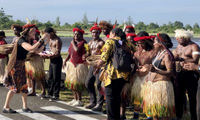 Bíblia é traduzida para idioma tribal após 60 anos em país muçulmano