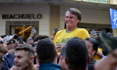 Bolsonaro no momento da facada