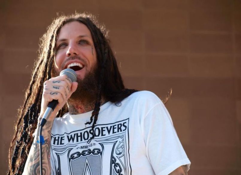 Brian Welch, do Korn, critica o legalismo religioso e destaca relação pessoal com Cristo