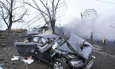 Carro destruído na Ucrânia