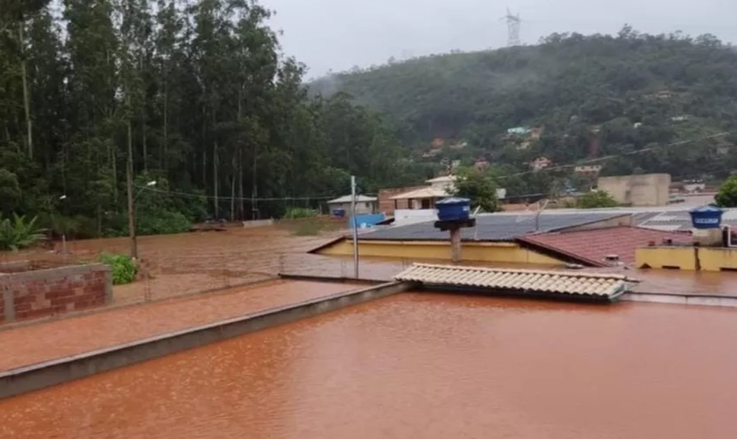 Casas cobertas por chuva