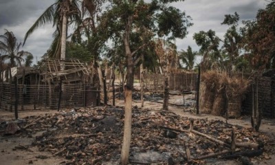 Casas queimadas em Moçambique