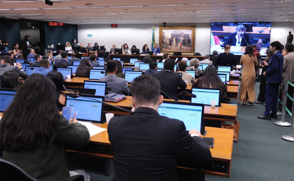 Deputada celebra aprovação da redução da maioridade na CCJ