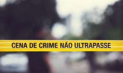 Mulher ataca pastor a facadas durante culto