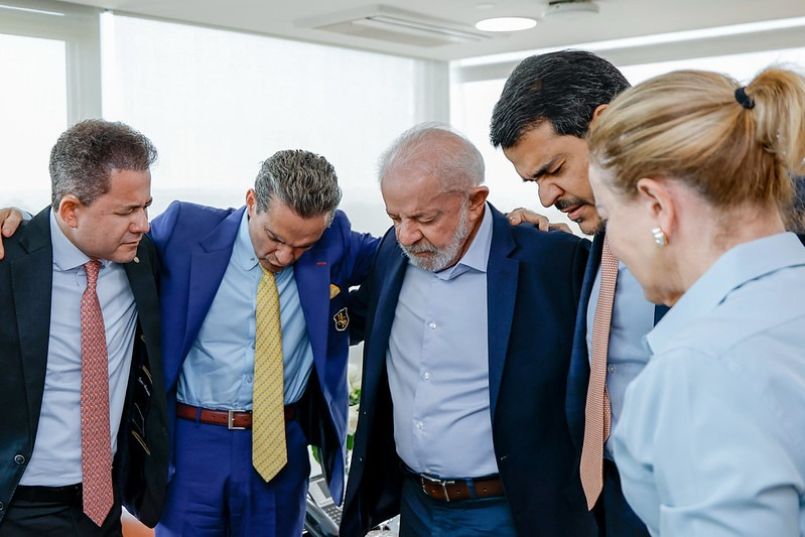 Lula recebe bispo Samuel Ferreira e participa de oração