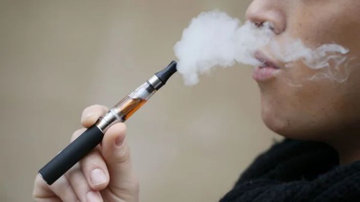 Pesquisa mostra que adolescentes cada vez mais usam cigarro eletrônico