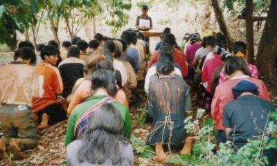 Cristãos fazem culto ao ar livre no Laos