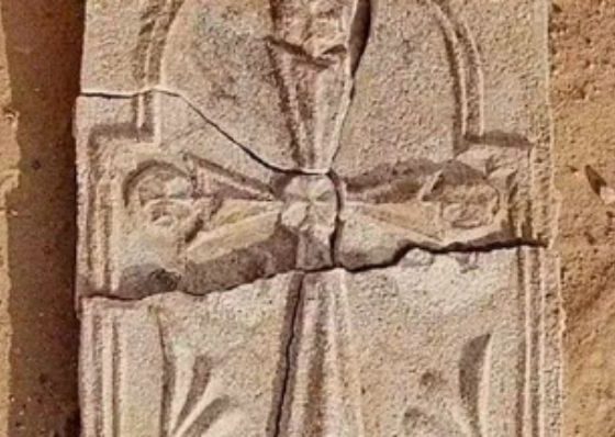Cruz de 1.400 anos em Abu Dhabi revela força da presença cristã