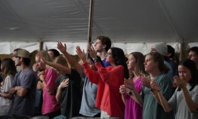 Mais de mil universitários participam de culto e 80 aceitam Jesus