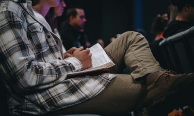 Cultos online perdem audiência e igrejas têm retorno de fiéis