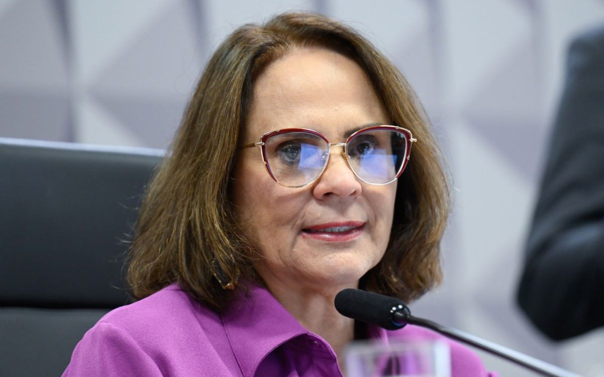 Senadora Damares Alves revela luta contra câncer