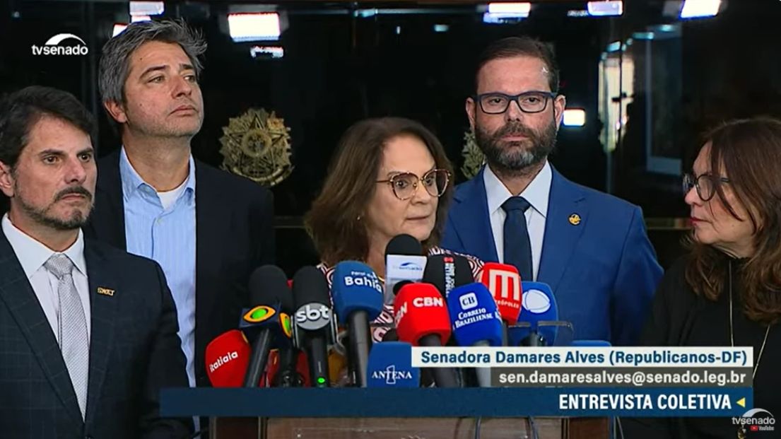 Damares diz que Michelle Bolsonaro foi filmada de pijama pela PF