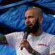 Evento com milhares de pessoas tem pregação de Daniel Alves