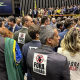 Deputados com adesivos de fora Lula