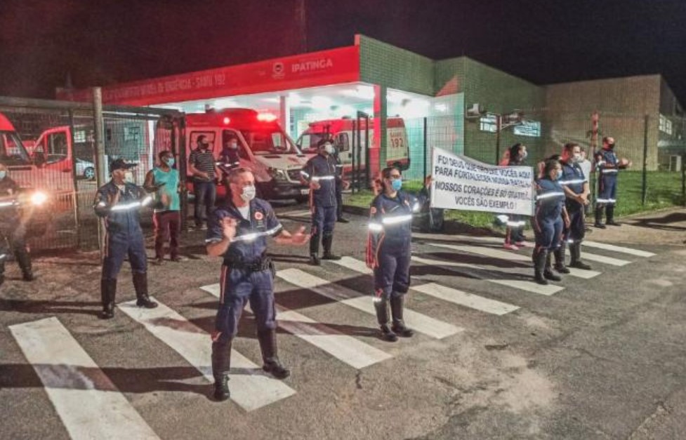 Equipe do SAMU em oração