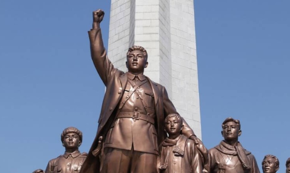 Estátua da família Kim