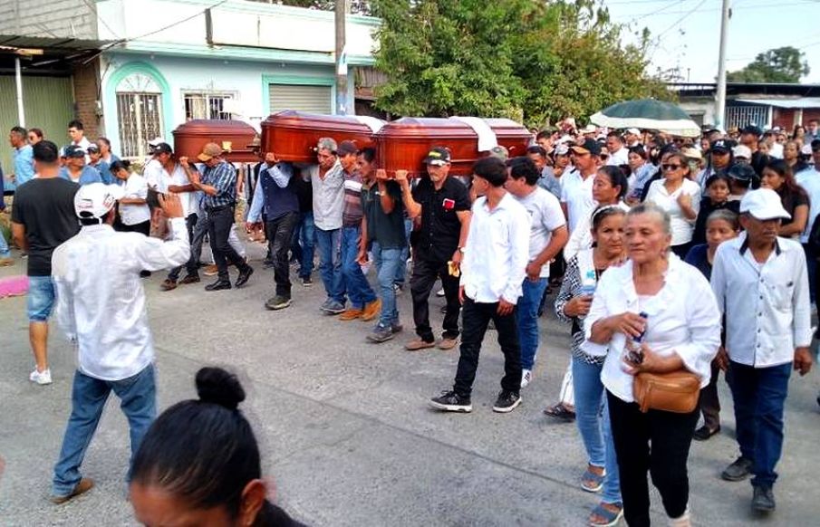 Equador: Famílias evangélicas executadas em casas com versículos bíblicos