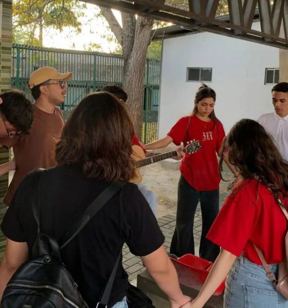 Alunos testemunham ‘onda de salvação nas universidades do Brasil’