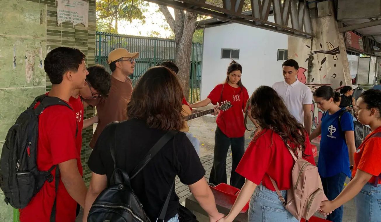 Alunos testemunham ‘onda de salvação nas universidades do Brasil’