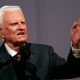 Grupo cristão de esquerda pede desculpas por usar mensagens de Billy Graham contra Trump