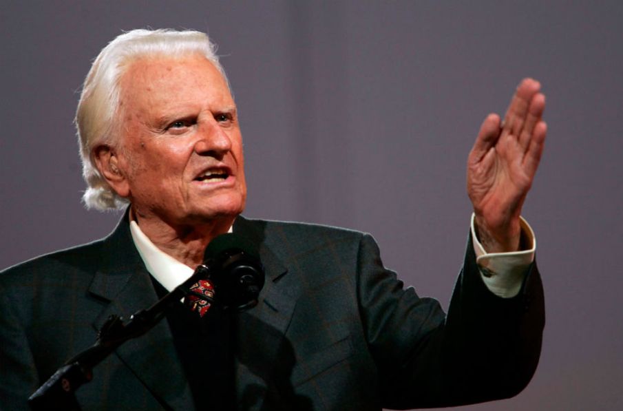 Grupo cristão de esquerda pede desculpas por usar mensagens de Billy Graham contra Trump