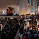 ‘Fizeram fila’: culto em Londres atrai 1.600 jovens