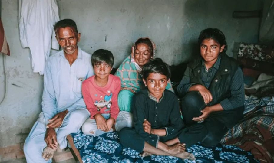 Famílias são libertas da escravidão no Paquistão com ofertas missionárias