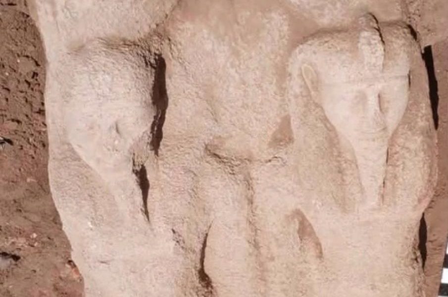 Arqueólogos encontram estátua de faraó do Egito no Êxodo