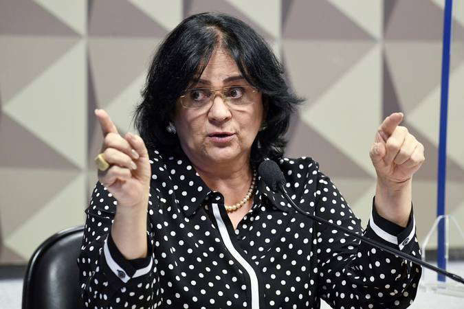 Damares Alves abandona campanha de Flávio Bolsonaro; Eduardo reage: "Traição"