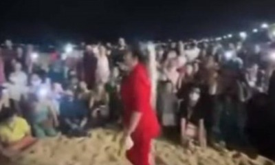 Fiéis em culto na praia