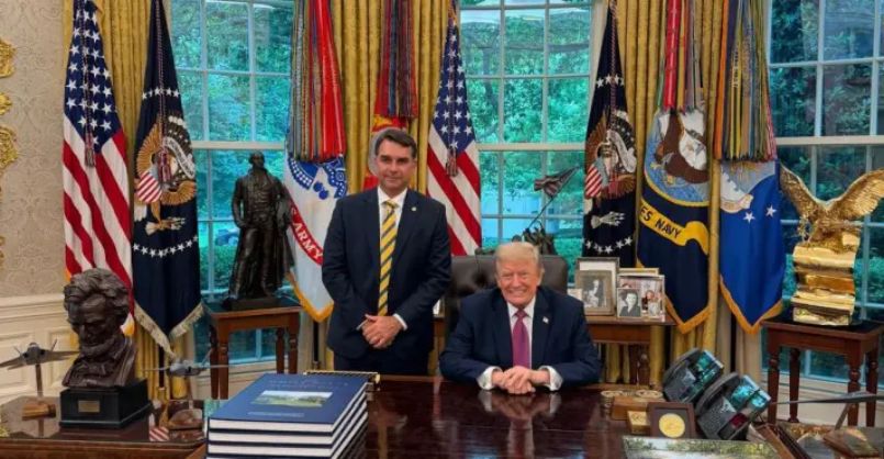 PCC e CV são grupos terroristas, diz Flávio a Donald Trump