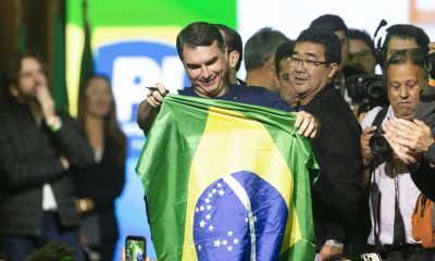 Contra a esquerda, Flávio intensifica contato com evangélicos