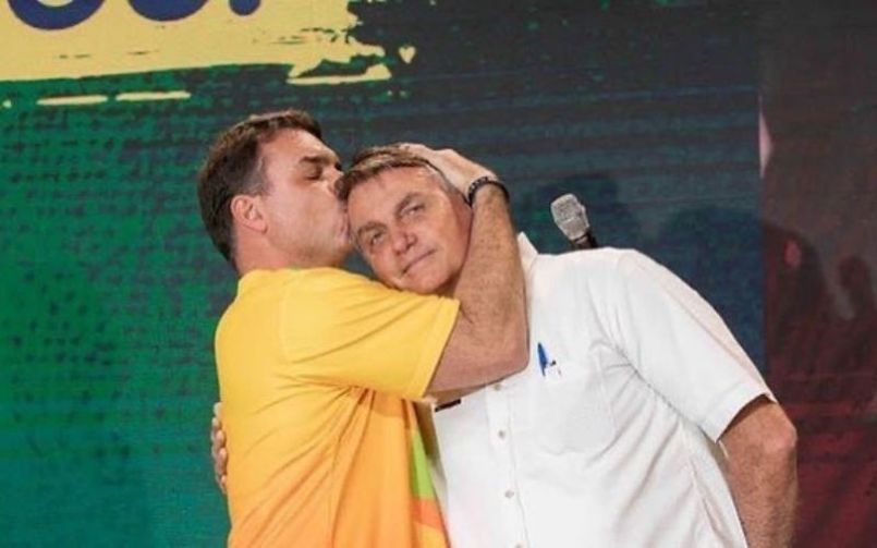 Flávio Bolsonaro anuncia candidatura à presidência em 2026