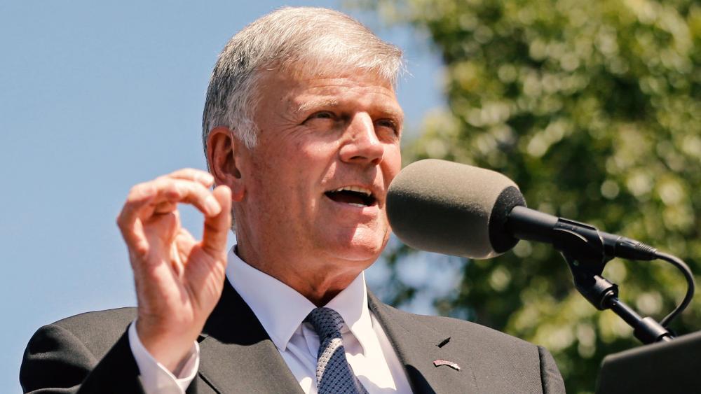 Franklin Graham celebra ofensiva contra Irã e clama por libertação do povo iraniano